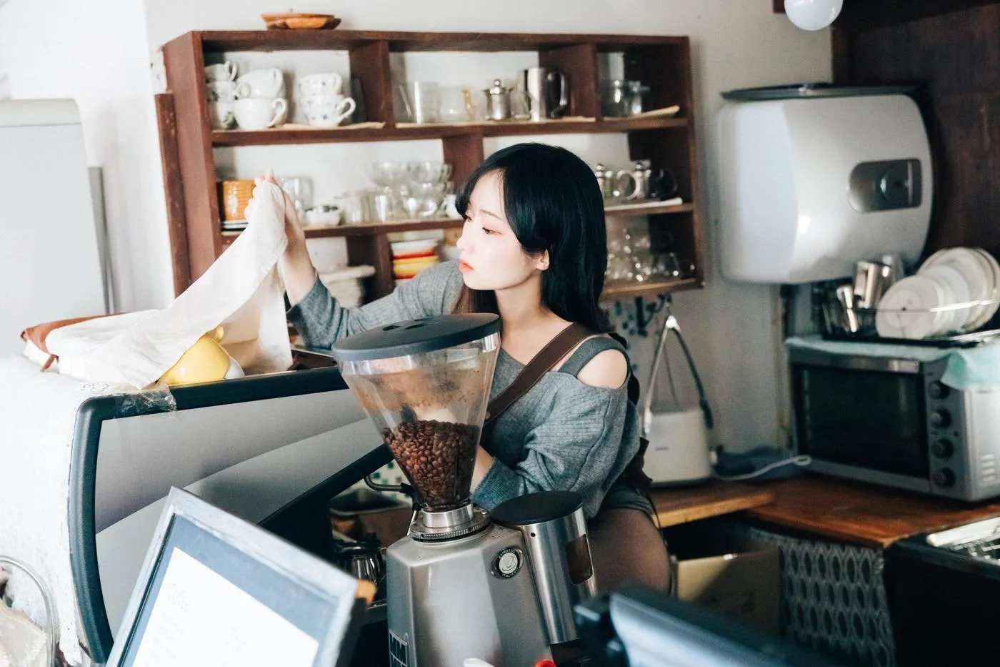 Bambi밤비 – NO.105 [Loozy] Cafe Alba Update HQ [79P]插图